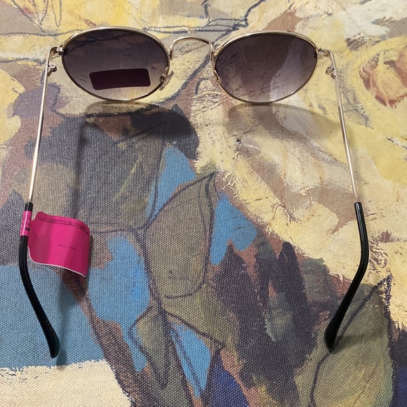 BETSEY JOHNSON Sunglasses main image 4